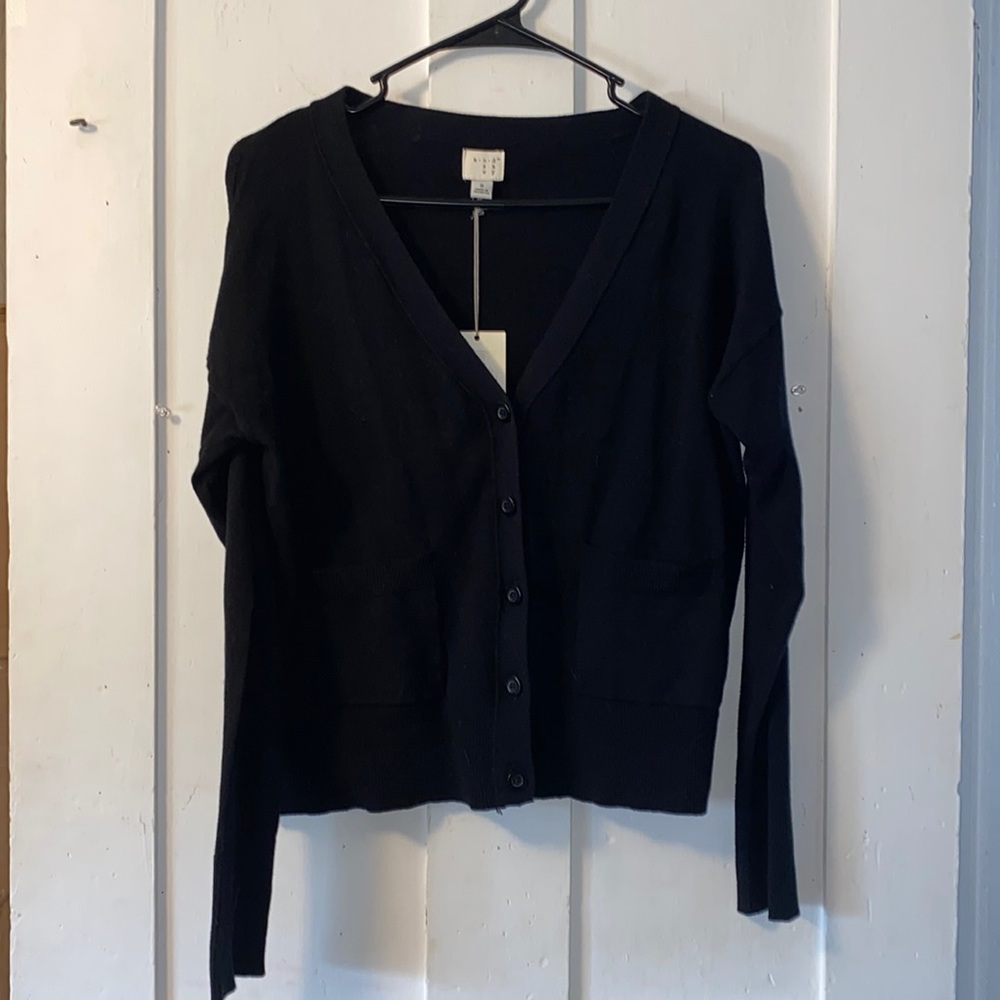 Small Cardigan - Picture 2 of 4